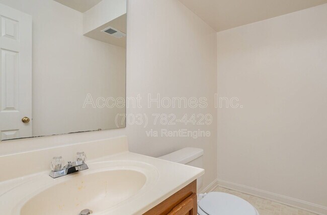 Building Photo - 7461 Ridge Oak Ct
