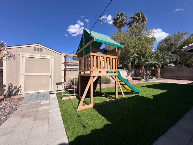Building Photo - UPGRADED SINGLE STORY HOME WITH 4 BEDS, 2....
