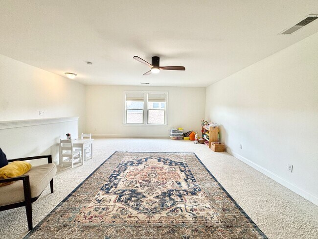 Building Photo - 4 Bedroom Home with Office in Walking Distance to Schools