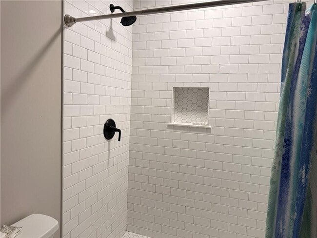 Building Photo - 1424 Shadowbrook Dr