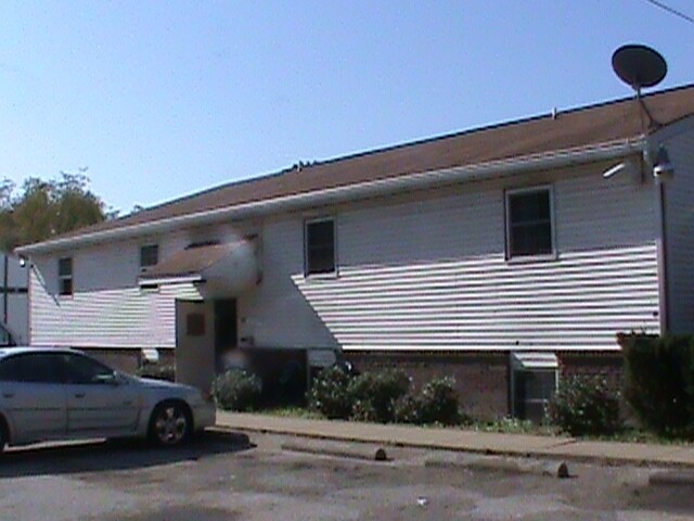 Building Photo - 550 Nellie St