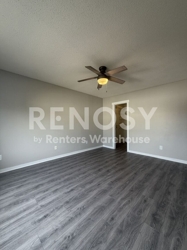 Building Photo - Available Now 3 Bedroom 2 Bath Townhouse in Woodbury