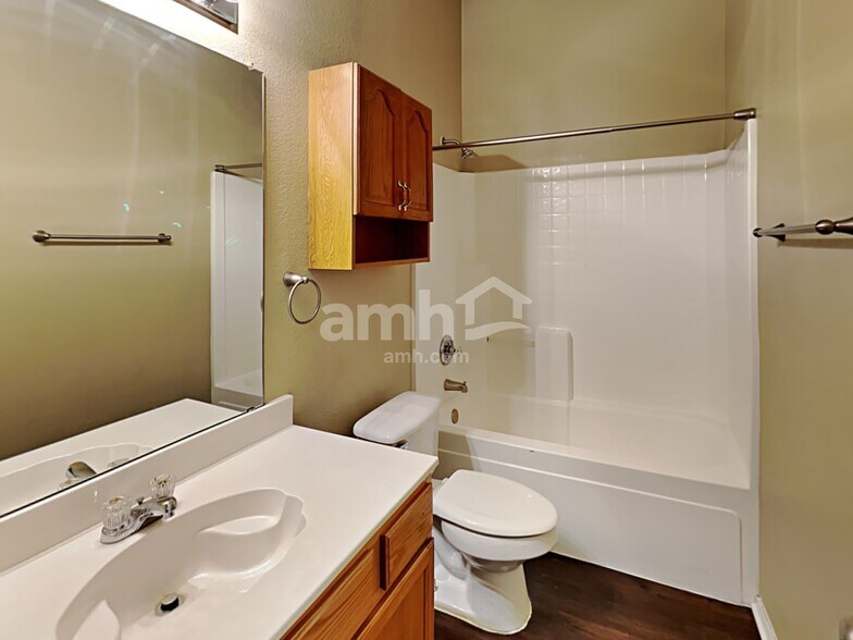 Building Photo - 1606 Windcastle Dr