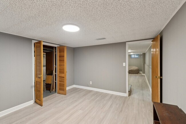 Building Photo - 9225 Karlov Ave