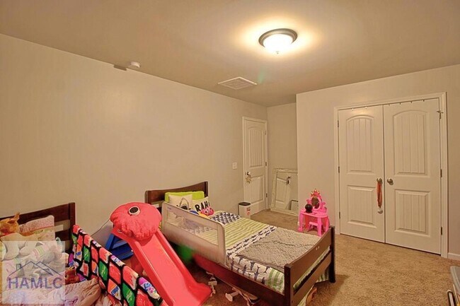 Building Photo - 57 Gracyn Ln