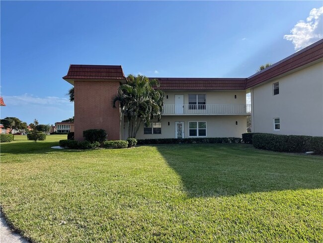 Building Photo - 93 Spring Lake Dr