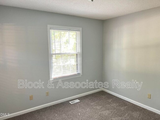 Building Photo - 200 Lake Pine Dr