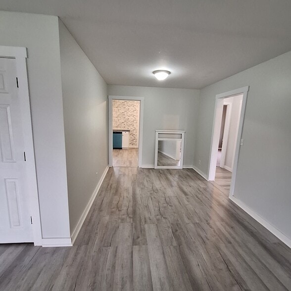 Building Photo - 418 Sam Houston Dr