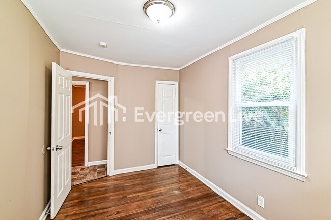 Building Photo - 6207 Moses St