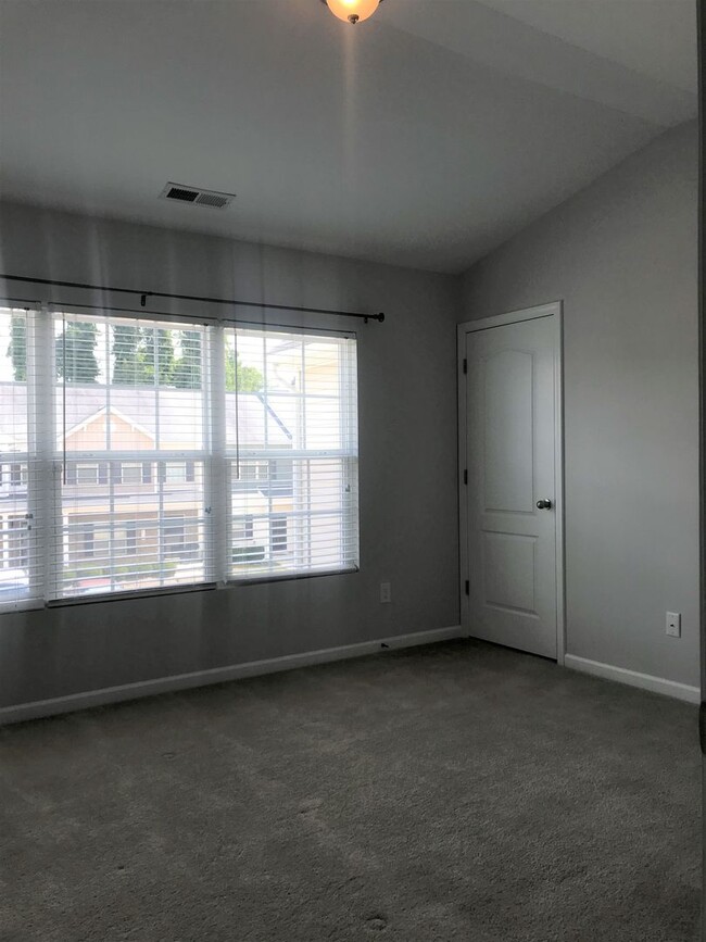 Building Photo - Coming Soon!  ADORABLE 2 bedroom townhome,...