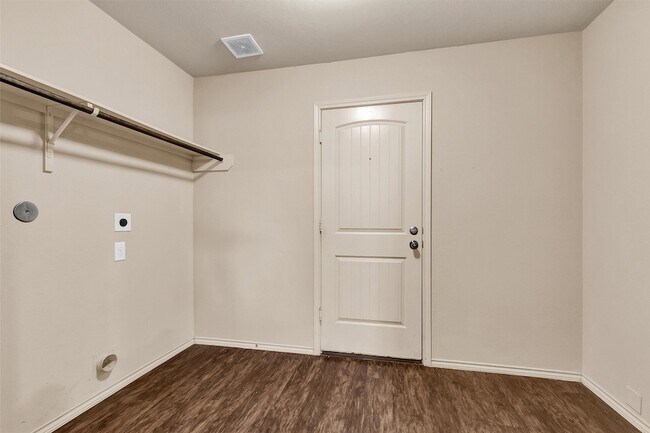 Building Photo - 2119 Treasure Mountain Dr