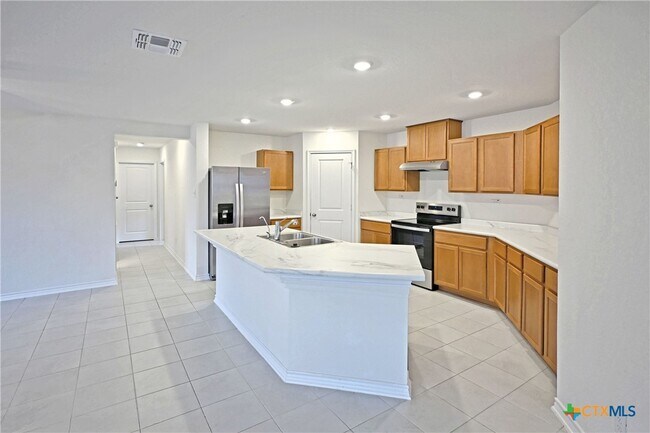 Building Photo - 512 Dakota Crk