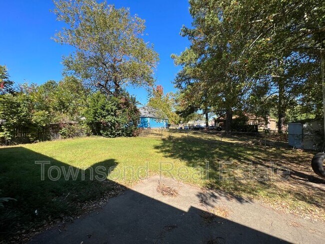 Building Photo - 6204 Lakehaven Dr