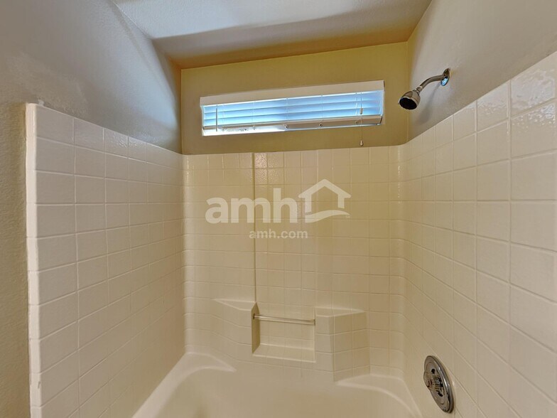 Building Photo - 15585 N Gil Balcome