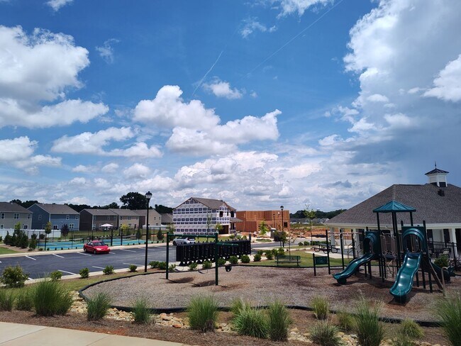 Building Photo - Beautiful New  Build Home located in the S...