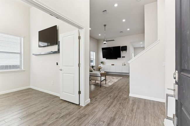 Building Photo - 7808 Glover Dr