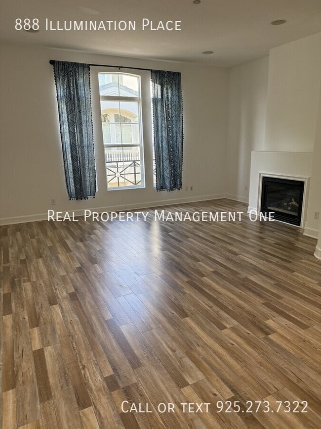 Building Photo - 888 Illumination Pl