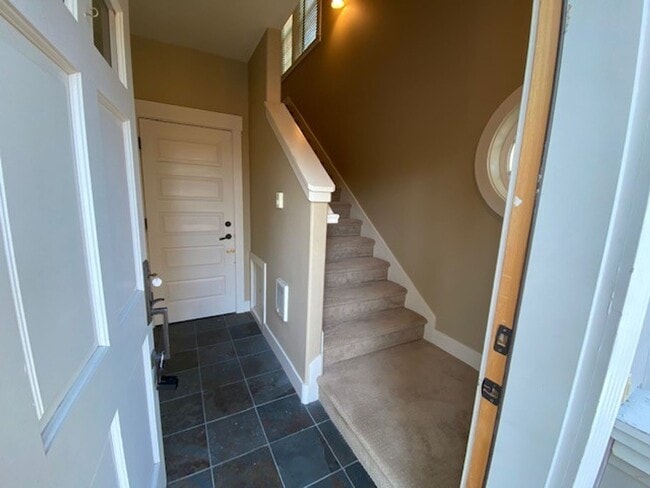 Building Photo - hi2209