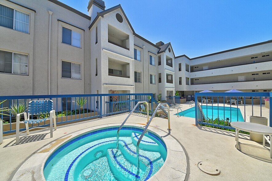 Building Photo - 300 N El Molino Ave