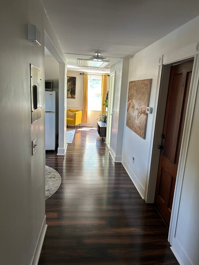 Building Photo - 1109 Townsend Ave