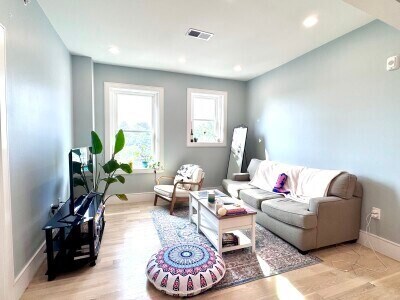 Building Photo - 19 University Rd