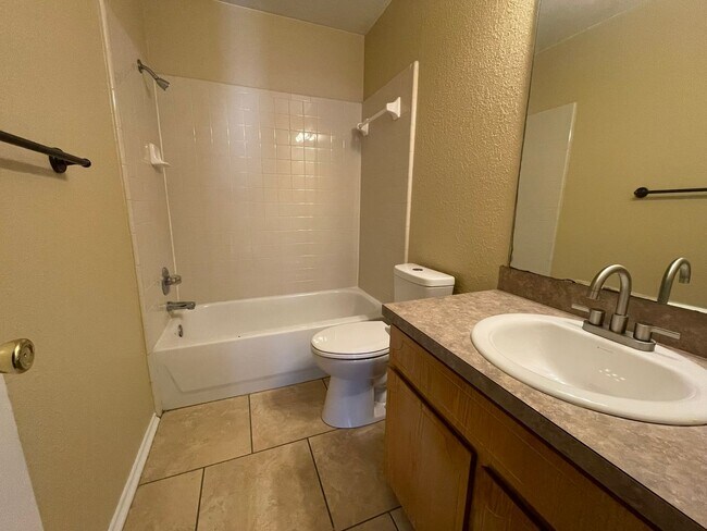 Building Photo - 4404 Abigail Dr