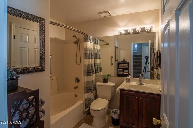 Building Photo - 1001 N Pasadena