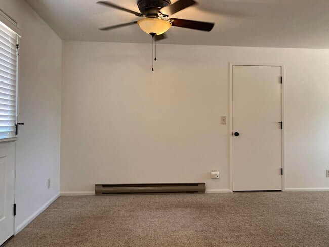 Building Photo - 3 br, 1 bath House - 141 Laguna Ct