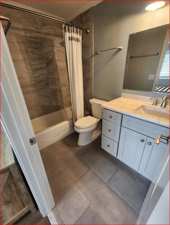 Bath #1 - 2735 SW 35th Pl