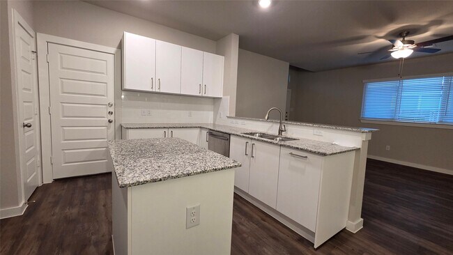 Building Photo - 9773 Grosbeak Ln