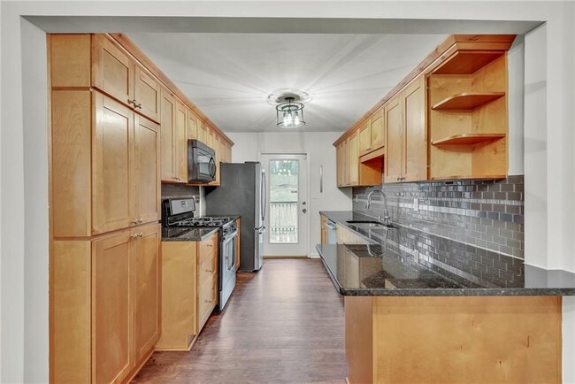 Building Photo - 2015 E Camellia Dr