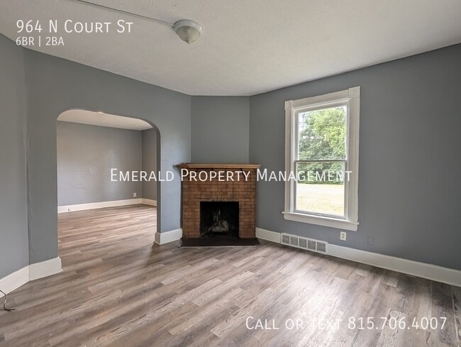 Building Photo - 964 N Court St