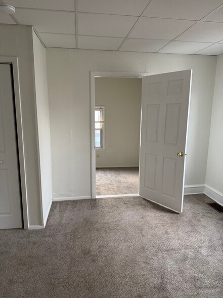 Building Photo - 108 S Warner St