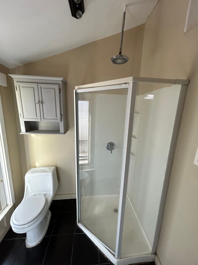 Building Photo - *COMING SOON* ALL BILLS PAID!! 1 Bedroom /...