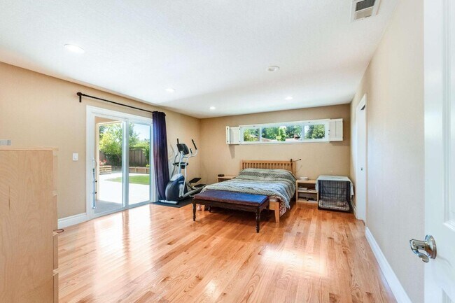 Building Photo - 12371 Saraglen Dr