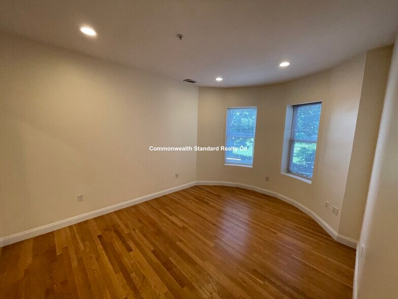 Building Photo - 1801 Beacon St