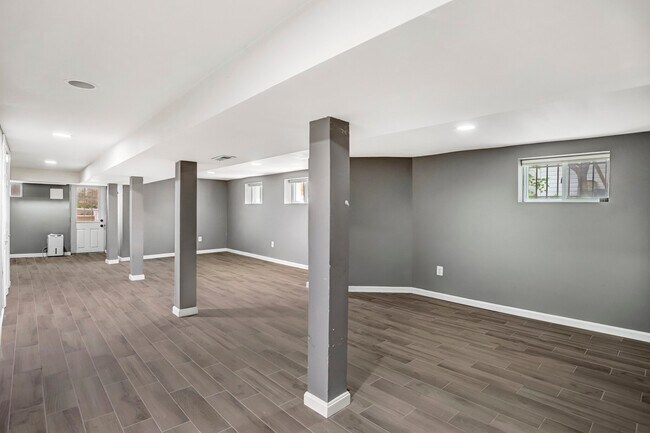 Building Photo - 1326 Otis Pl NW