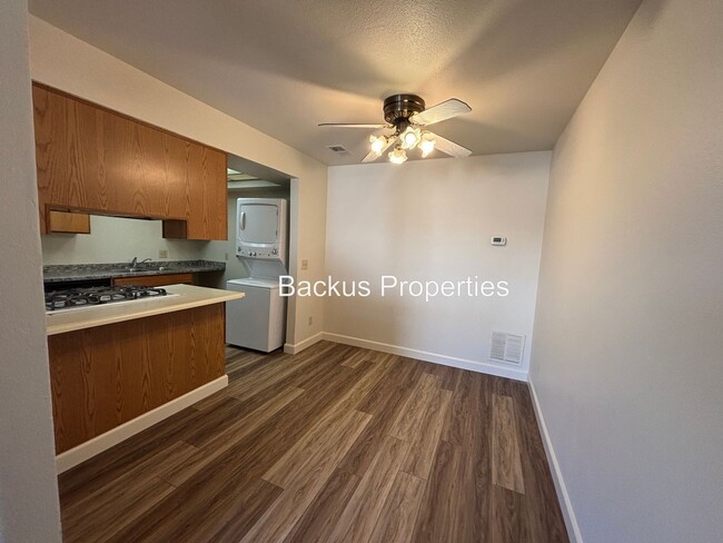 Building Photo - Private townhuse style condo facing grassy...