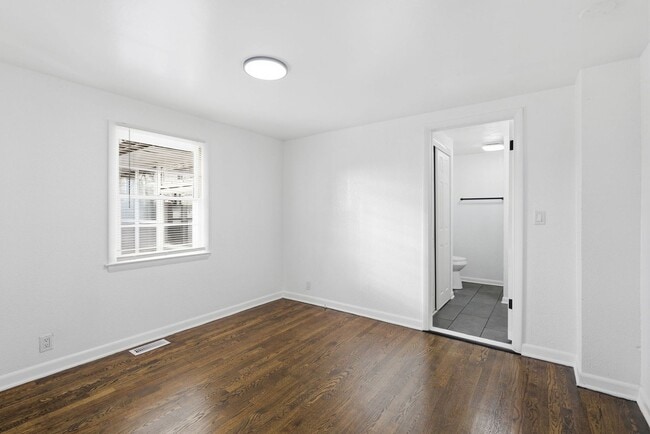 Building Photo - Renovated 3 Bedroom | 2 Full Bath Home