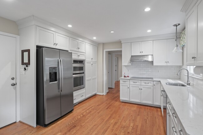 Building Photo - 892 Van Dusen Ct