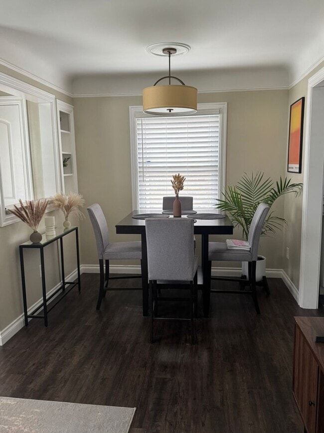 Building Photo - Fully Updated 3 Bedroom - 1 bathroom home
