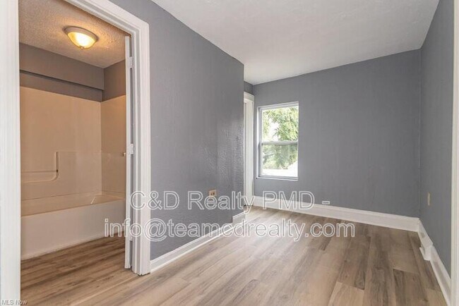 Building Photo - 3724 W 41st St