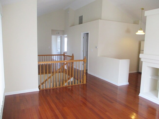 Building Photo - 656 S Rosehall Ln