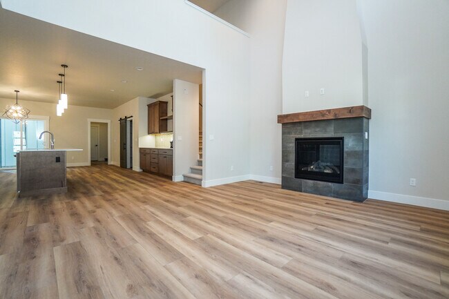 Building Photo - 150 N Edgewood Ln