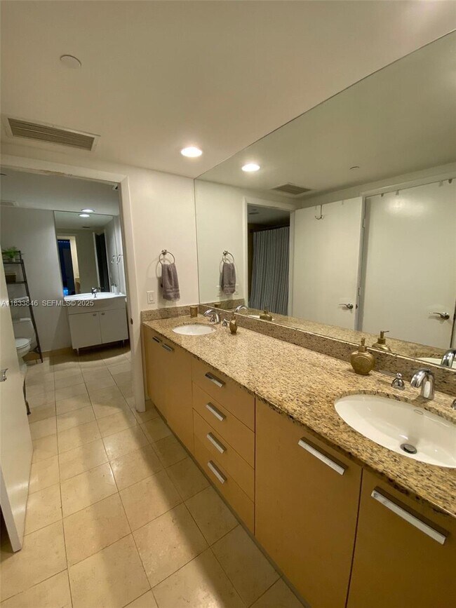 Building Photo - 1850 S Ocean Dr