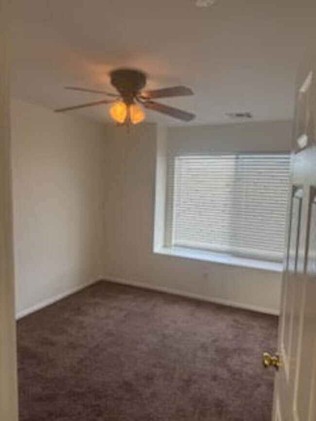 Building Photo - 22257 N Gibson Dr