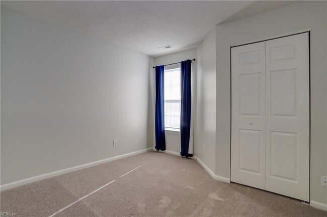 Building Photo - 707 Aylesbury Dr