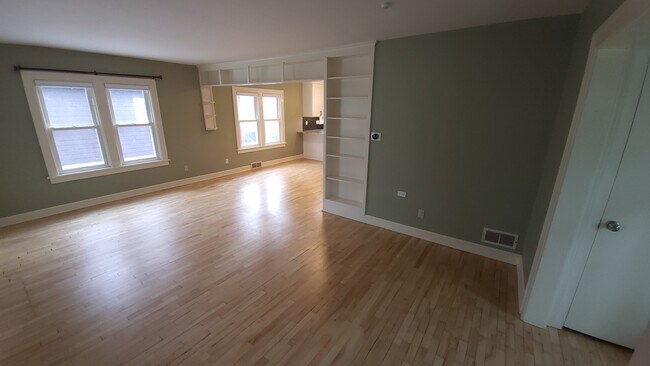 Building Photo - 424 11th St