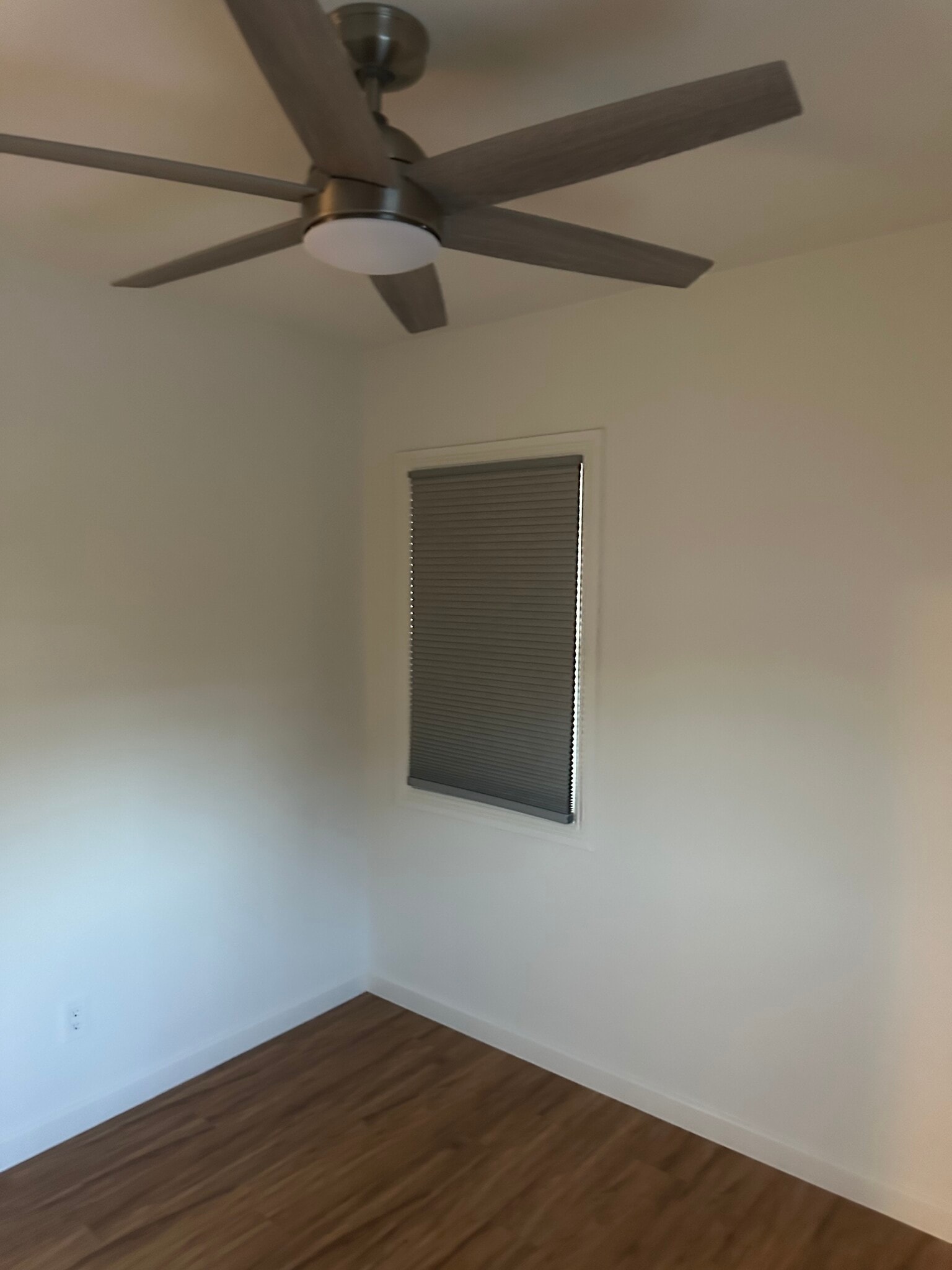 Building Photo - 1411 W 184th St