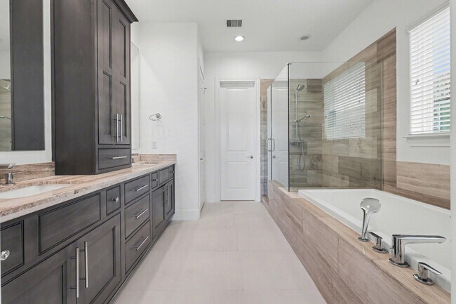 Building Photo - 2713 Kinsley Oaks Dr